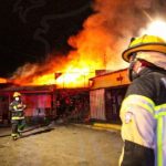 Incendio afectó a locales de venta de flores del Cementerio N°3